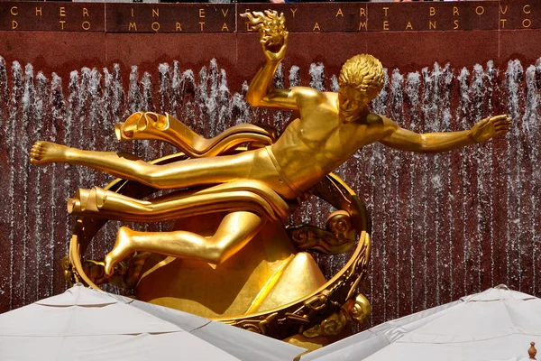 Ciudad de Nueva York: Estatua y Fuente Prometeo en el Rockefeller Center —  Fotos de Stock