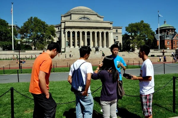 纽约： 哥伦比亚大学的亚洲学生 — 图库照片