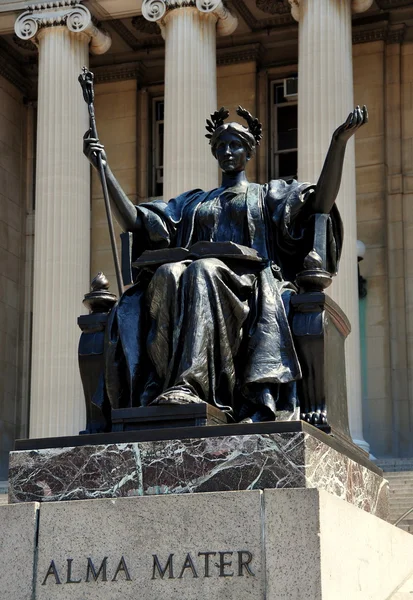 NYC : Statue d'Alma Mater à l'Université Columbia — Photo