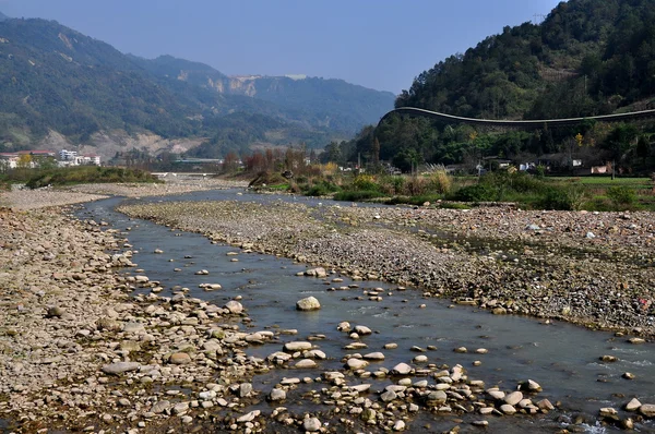 Sichuan Province, China: Rock Strewn Jian Jiang River — Stock Photo, Image