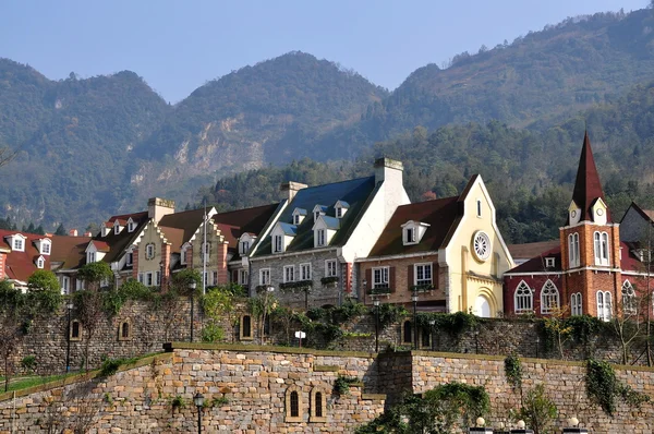 Bai Lu, China: Casas de estilo alsaciano na vila sino-francesa — Fotografia de Stock