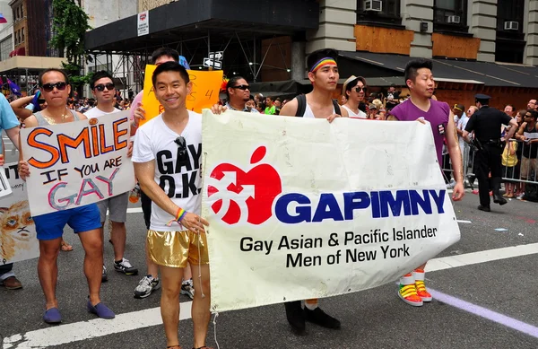 NYC: gapimny Asya yürüyüşçülerin gay pride parade, — Stok fotoğraf