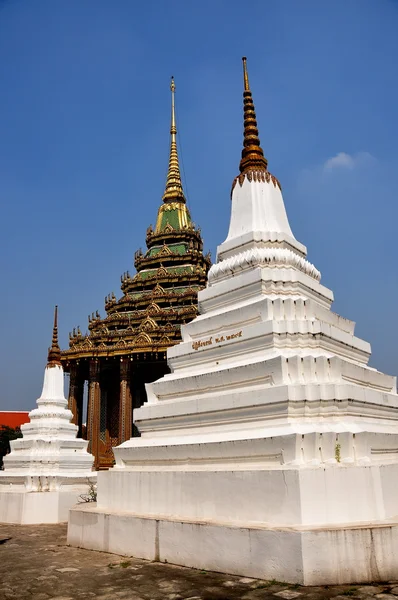 Saraburi, Tailândia: Chedis e Mondorp em Wat Phra Phutthabat — Fotografia de Stock