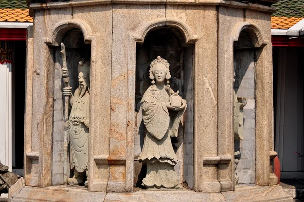 Bangkok, Thailand: Chinese Figures at Wat Arun — Stock Photo, Image