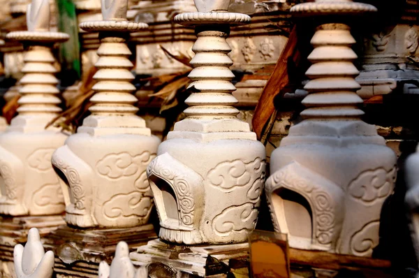 Pengzhou, China: Miniature Daboga Burial Urns at Ci Ji Temple — Stock Photo, Image