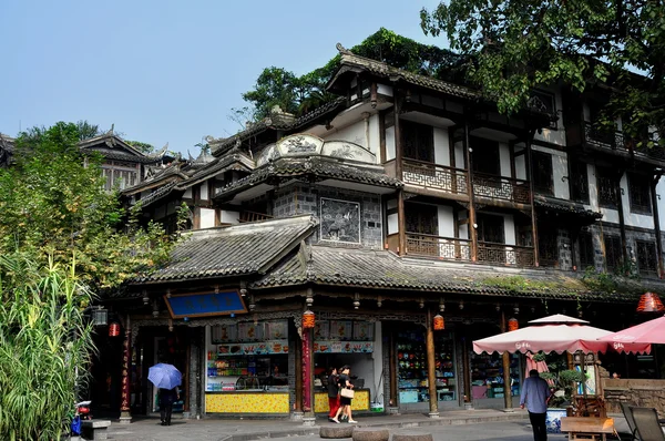 Dujiangyan, Chiny: Domy szachulcowe i kamień — Zdjęcie stockowe