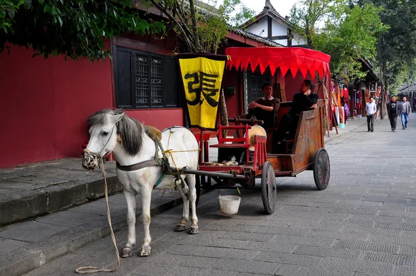 Langzhong, China: Horse-drawn Carriage on Wumiao Street — Stock Photo, Image