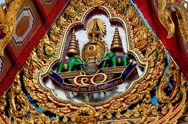 Bangkok, Tailândia: Wat Hua Lamphong Tympanum — Fotografia de Stock