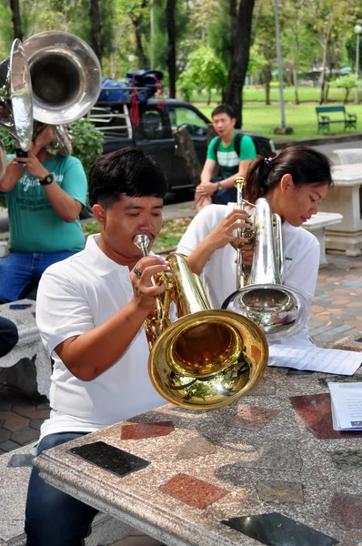 Bangkok, Tajlandia: uczeń muzyków próby do koncertu — Zdjęcie stockowe