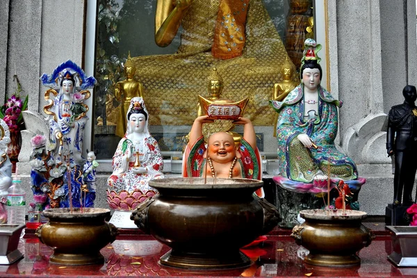 Bangkok, Tailândia: Figuras de Buda de Porcelana no Lumphini Park Shrine — Fotografia de Stock