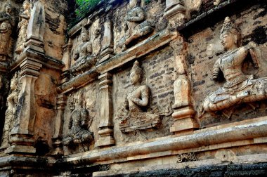 Chiang mai, Tayland: bas kabartma sıva hindu rakamlar wat ched yod,