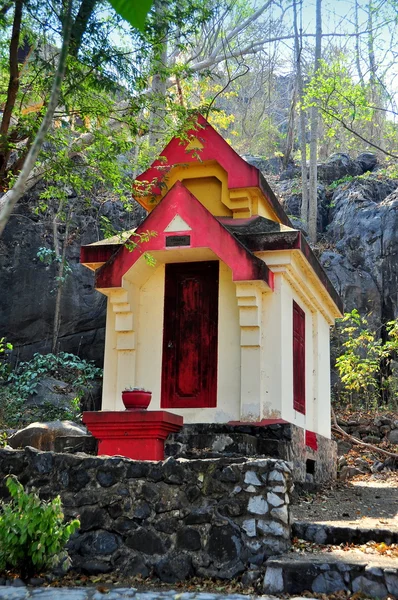 Saraburi, thailand: heuvel kapel op wat phra phutthabat — Stockfoto