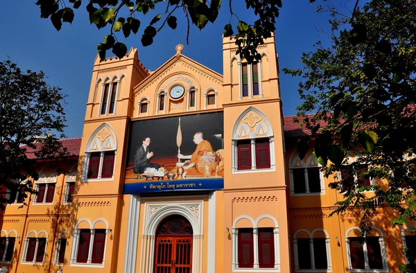 Bangkok, thailand: kyrkan skola på wat boworniwet — Stockfoto