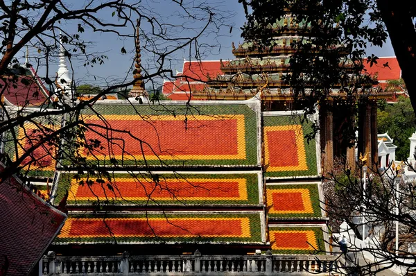 Saraburi, Tailândia: Telhados coloridos do templo em Wat Phra Phutthabat — Fotografia de Stock