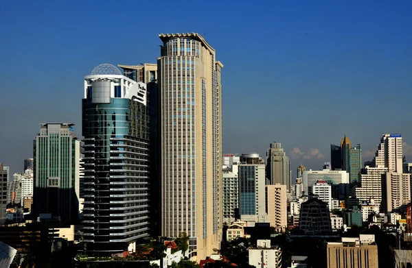 Bangkok, thailand: bezirk sukhamvit moderne hochhaus-wohnungen und hotels — Stockfoto