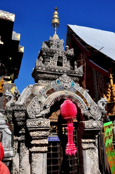 Lampang, Thailand: Entrance Gate at Wat Phra That Lampang Luan — Stock Photo, Image