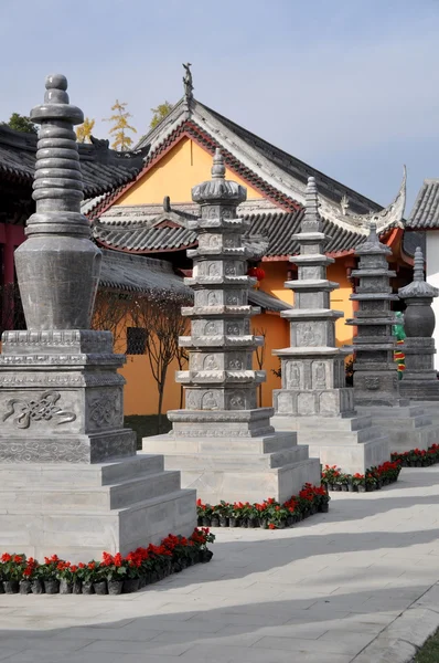 Pengzhou, chna: tibeti stílusú pagodák hosszú xing templomban — Stock Fotó