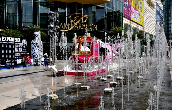 Bangkok, Thaïlande : Centre commercial Siam Paragon et fontaines — Photo