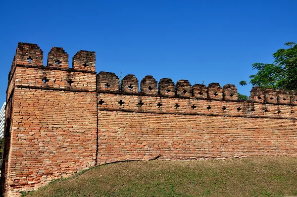 Chiang mai, Thajsko: starověké opevněné město zeď — Stock fotografie