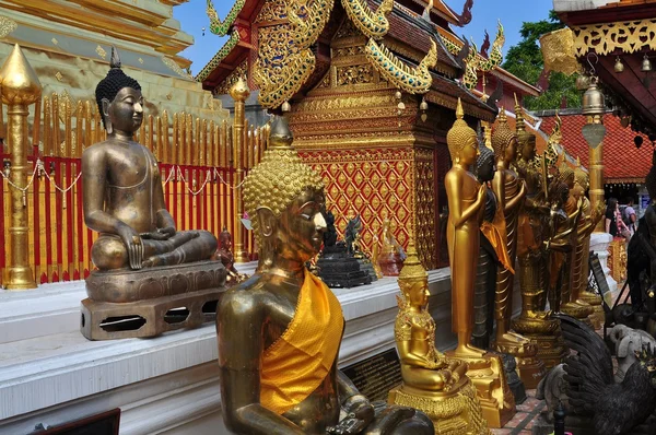 Chiang mai, Thajsko: buddha postavy na wat doi suthep — Stock fotografie