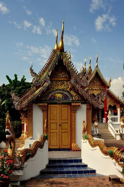 Chiang mai, thailand: vihan hall op wat pan ping — Stockfoto