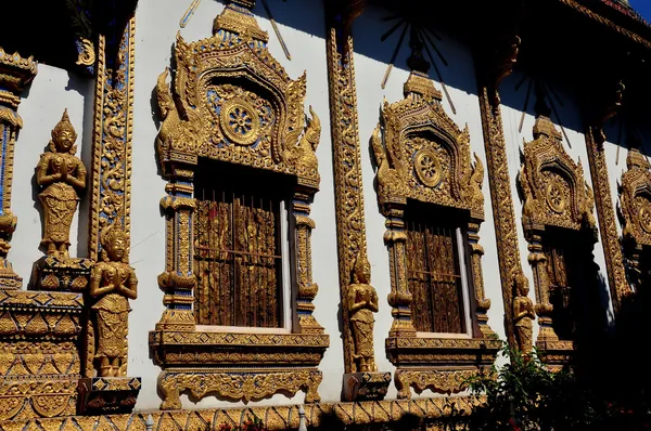 Chiang Mai, Thailand: Opulent Ubosot Windows at Wat Thatsatoi — Stock Photo, Image