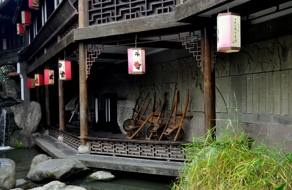 Chengdu, China: antiguas casas de Sichuan en la calle Jin Li — Foto de Stock