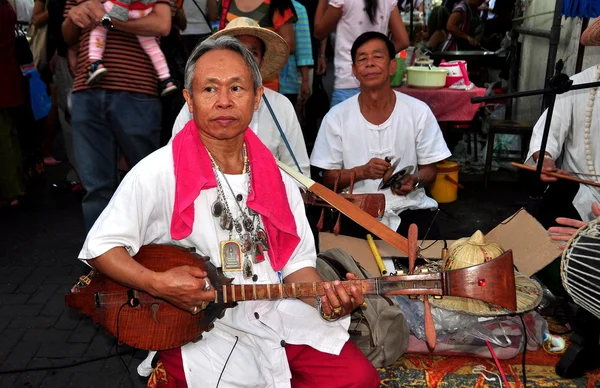 Chiang Mai, Thaïlande : Musiciens au Sunday Walk Street Market — Photo