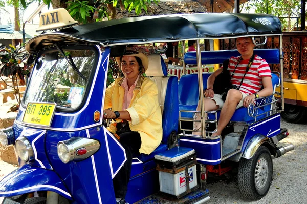 Chiang Mai, Tailândia: Motorista e Passageiro de Tuk-tuk — Fotografia de Stock