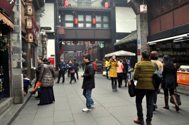 Chengdu, Çin: insanlar jin li sokak üzerinde geziniyor