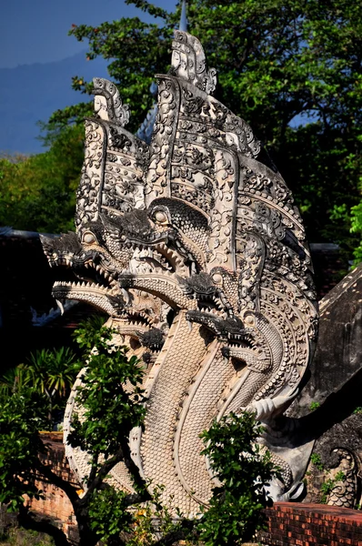 Chiang Mai, Thailand: Nagas at Wat Chedi Luang — Stock Photo, Image