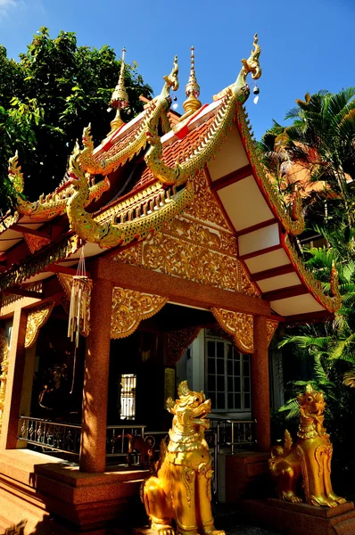 Chiang mai, Thaiföld: a wat fa templom pavilion han — Stock Fotó