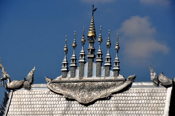 Chiang Mai, Thailandia: Seven Spires Atop Vihan Hall a Wat Sri Suphan — Foto Stock