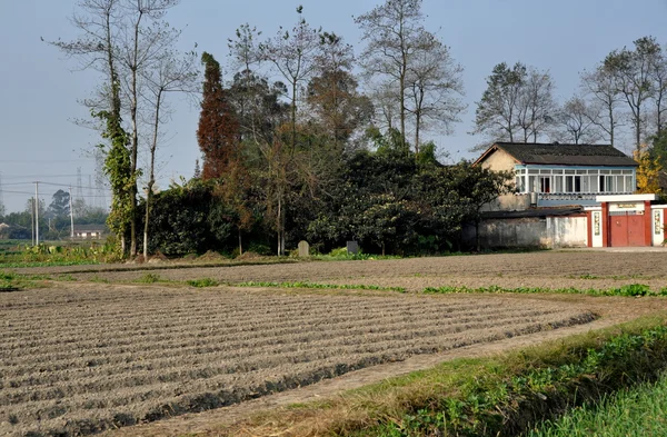 Pengzhou, China: Sichuan Farmhouse and Newly Plowed Fields — Stock Photo, Image