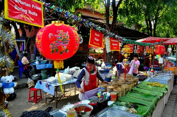 泰国清迈： 临屋区东城广场节日点心摊位 — 图库照片