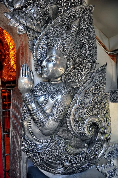 Chiang Mai, Thailand: Tin Bas Relief Buddha a Wat Sri Suphan — Stock Photo, Image