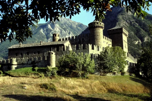 Fenis, Italy: 14th Century Castelle di Fenis — Stock Photo, Image