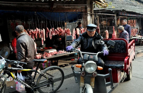 Pengzhou, China: Carnicerías en Long Xing Marketplace —  Fotos de Stock