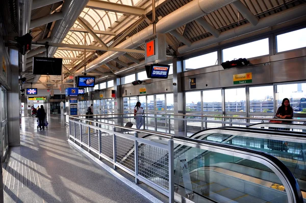 Nyc: Bahnsteig am Flughafen Terminal 7 jfk — Stockfoto