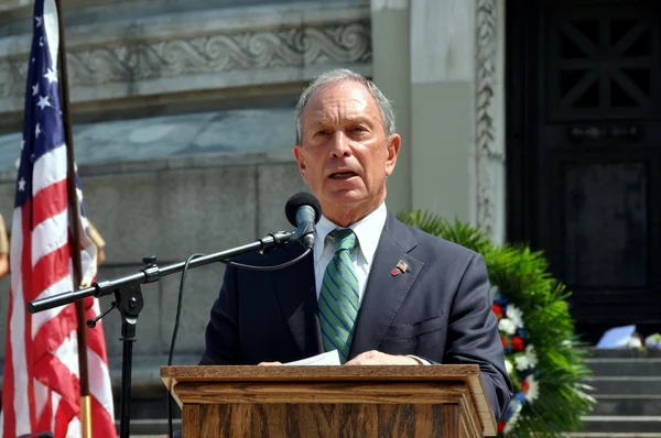 Ciudad de Nueva York: El alcalde Michael Bloomberg en la ceremonia del Día de los Caídos — Foto de Stock