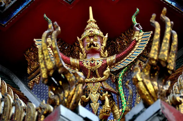 Bangkok, thailand: aponsi figur på wat hua lamphong — Stockfoto