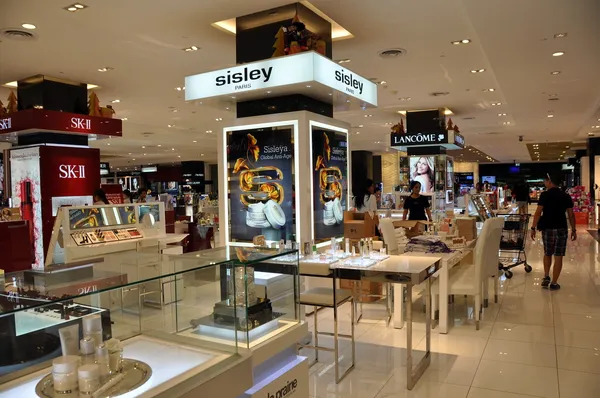 Bangkok, Tailândia: Cosmetic Company Boutiques em Central Chitlom — Fotografia de Stock