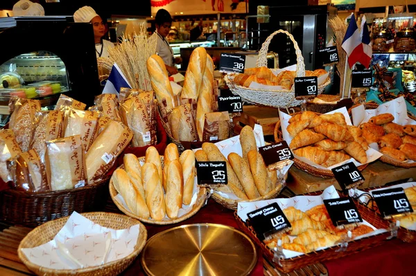 Bangkok, Thailand: European and French Breads at Siam Paragon Food Hall — Stock Photo, Image