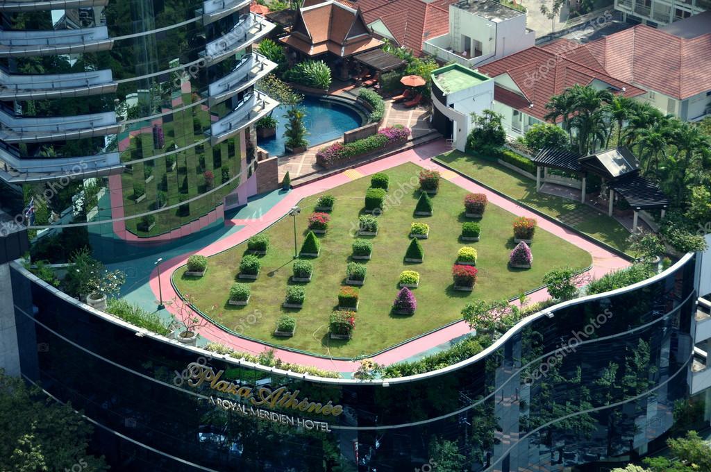 Bangkok, Thailand: Plaza Athenee Hotel Roof Garden – Stock Editorial