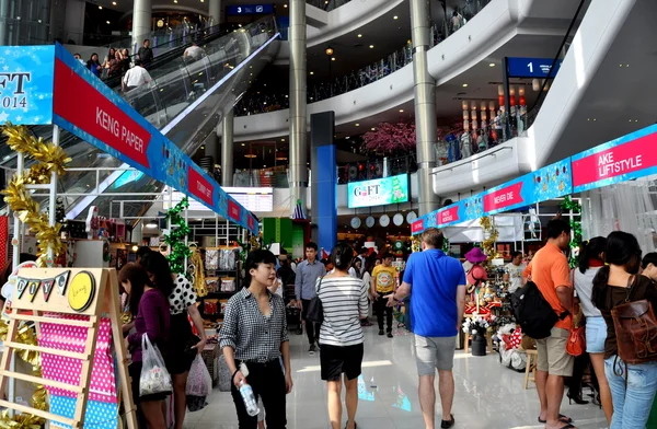 Bangkok, Thajsko: nakupování na terminál 21 lidí — Stock fotografie