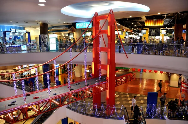 Bangkok, Tailandia: Golden Gate Bridge en el centro comercial Terminal 21 — Foto de Stock