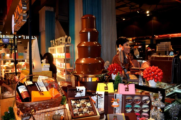 Bangkok, Thailand: Chocolatier Booth at Siam Paragon Food Hall — Stock Photo, Image