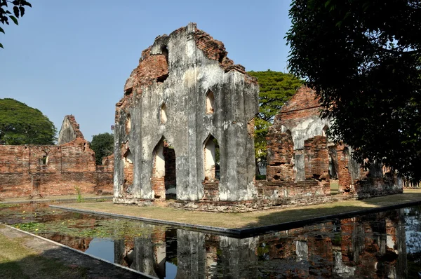 Lopburi, Thailand: Royal Warehouse Ruins at Wat Phra Narai Rachanivej — Stock Photo, Image