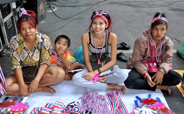 Bangkok, thailand: drift stängs bangkok souvenir försäljare — Stockfoto