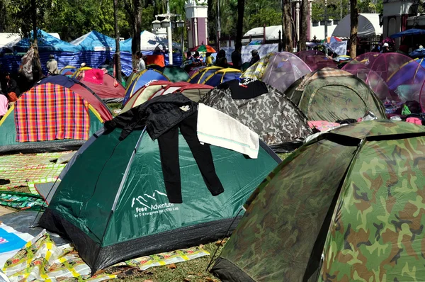 Bangkok, thailand: operatie dicht waas bangkok demonstrator sleeping tenten — Stockfoto